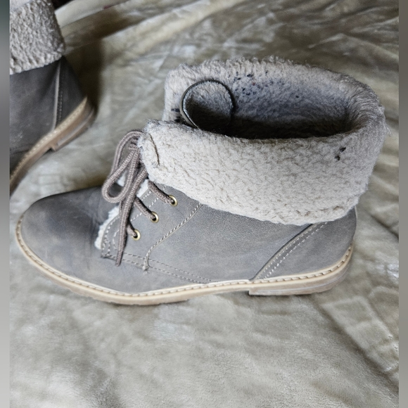 Sonoma Boots - Picture 4 of 13